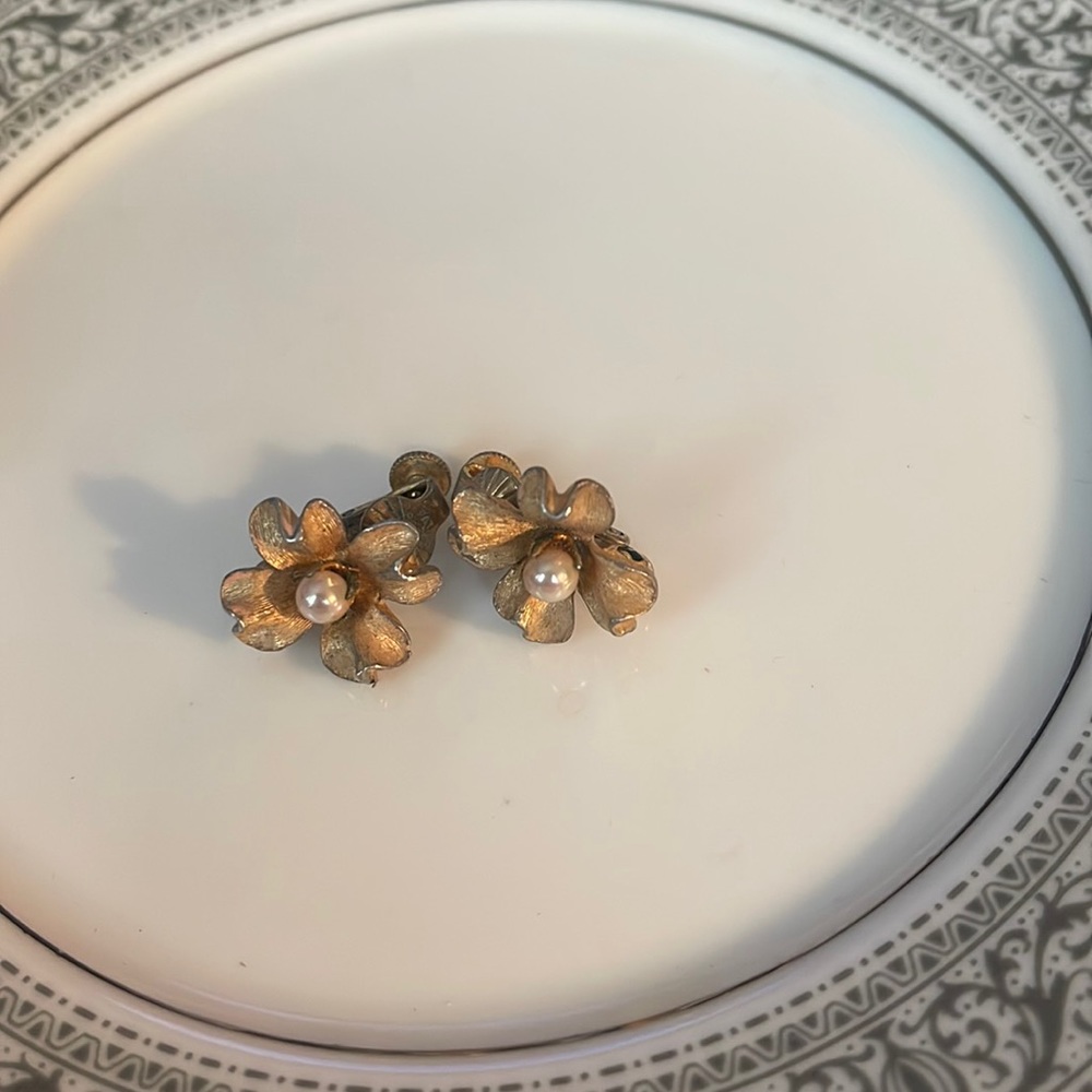 Vintage Gold Tone Clip On Earrings